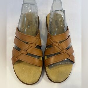 Auditions light brown tan leather weaved strappy flip flop sandals size 6 N